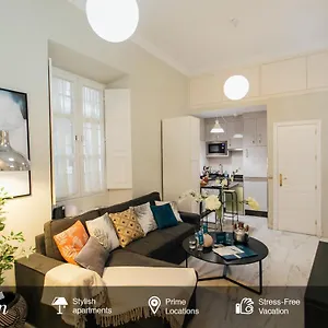 Comfortable Duplex- 1bd 2bth- Dean Miranda Sevilla
